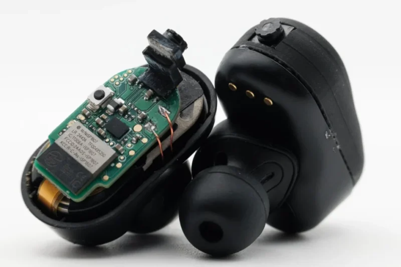 University of Washington Researchers Develop VueBuds Wireless Earbuds Featuring Integrated AI Cameras for Real-Time Visual Assistance
