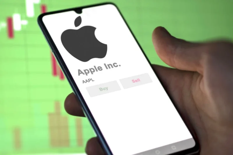 Apple Reclaims Title of Worlds Most Valuable Company as Investor Skepticism Cools the Artificial Intelligence Semiconductor Rally